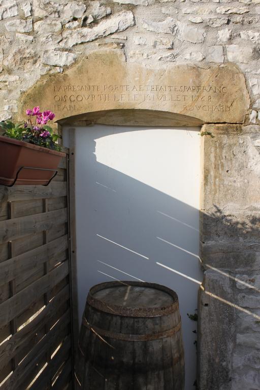 Charmante Maison Pierres 1768 Polisy エクステリア 写真